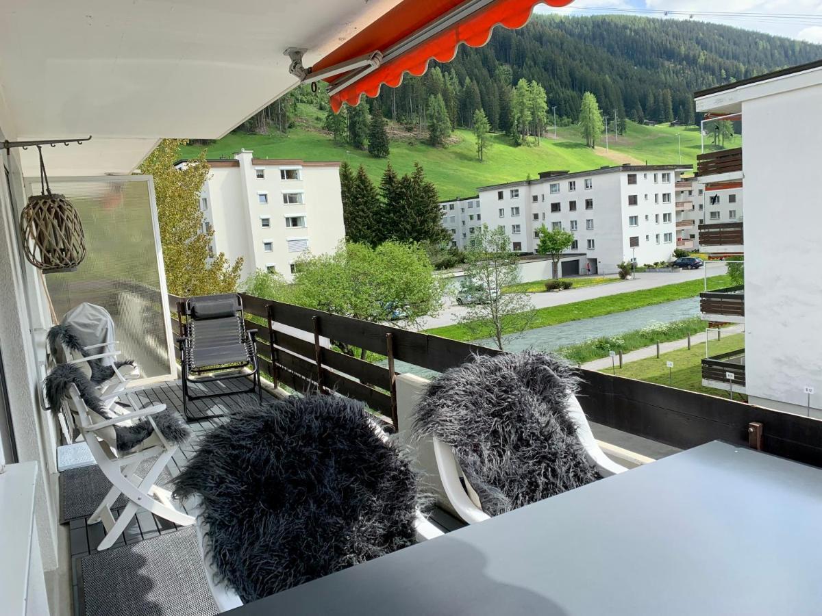 Fewo Bolgen: Central Jakobshorn Apartment with Ski Amenities Davos Exterior photo